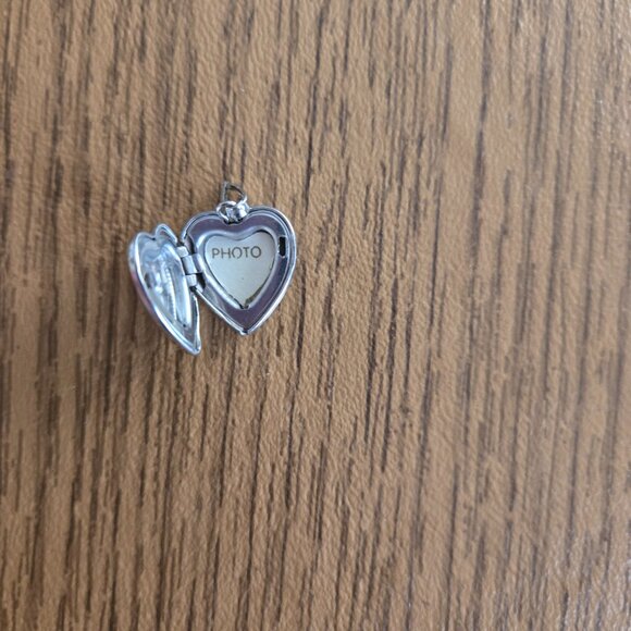 Zales 14k diamond white gold heart photo pendant - Picture 6 of 7